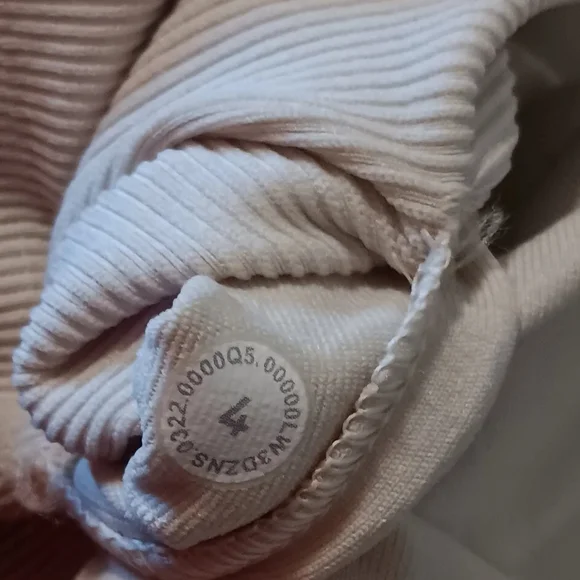 lululemon athletica Cream Ribbed Long-Sleeve Crop Top - Picture 5 of 12